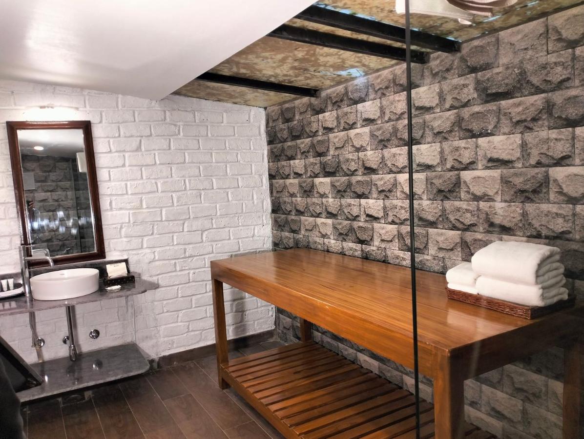 Fort Jadhavgadh -A Gadh Heritage Hotel Sasvad Екстериор снимка