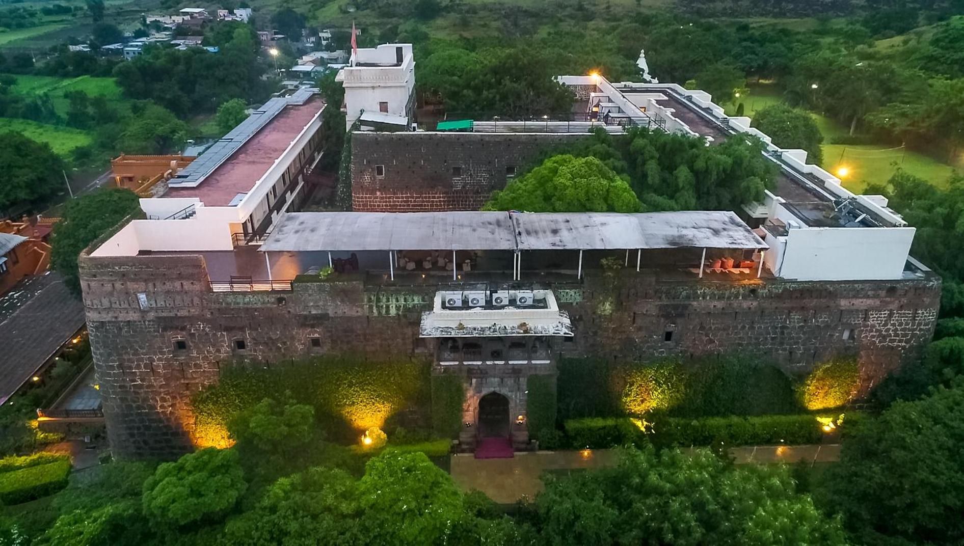 Fort Jadhavgadh -A Gadh Heritage Hotel Sasvad Екстериор снимка