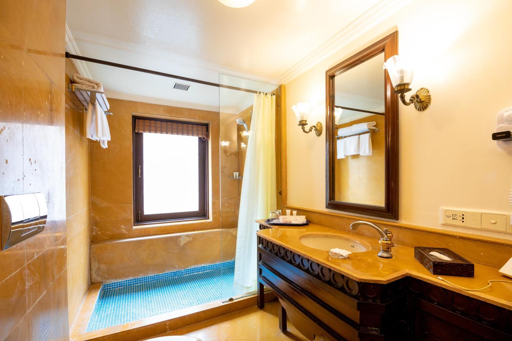 Fort Jadhavgadh -A Gadh Heritage Hotel Sasvad Екстериор снимка