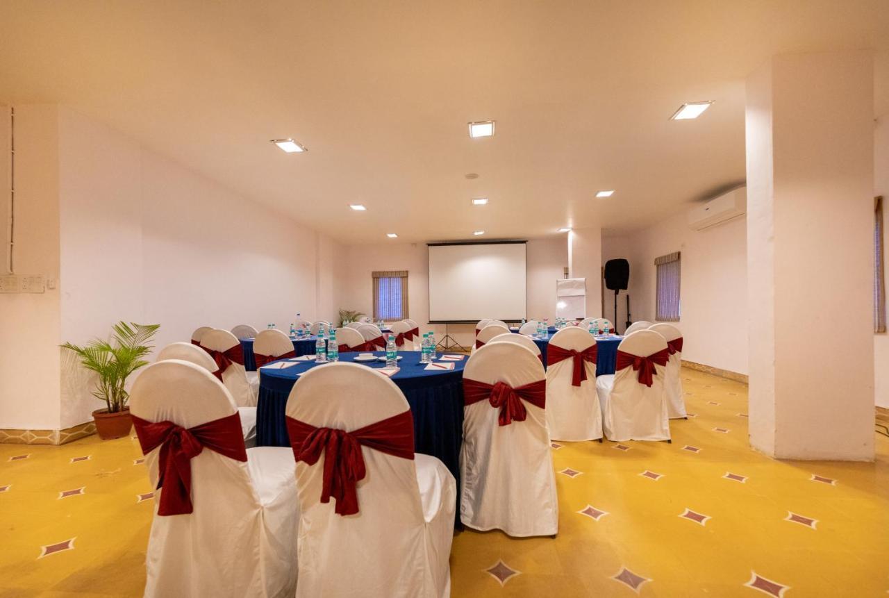 Fort Jadhavgadh -A Gadh Heritage Hotel Sasvad Екстериор снимка