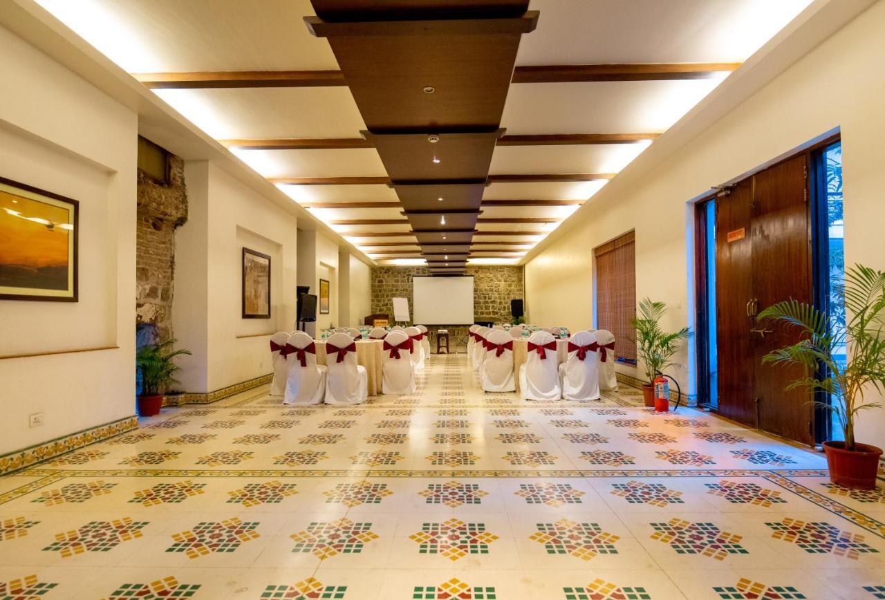 Fort Jadhavgadh -A Gadh Heritage Hotel Sasvad Екстериор снимка