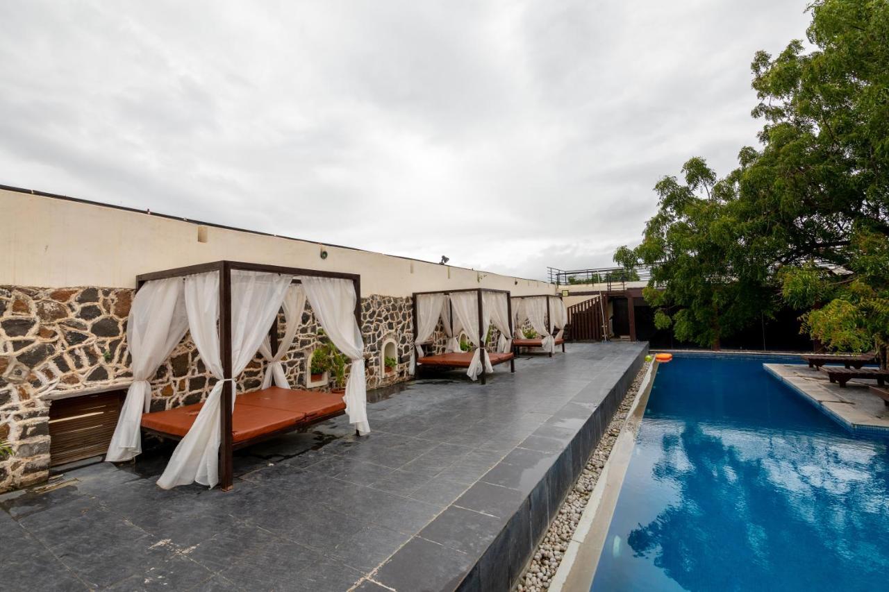Fort Jadhavgadh -A Gadh Heritage Hotel Sasvad Екстериор снимка
