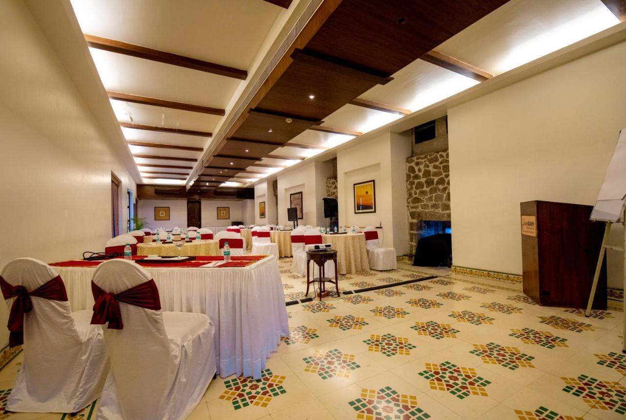 Fort Jadhavgadh -A Gadh Heritage Hotel Sasvad Екстериор снимка