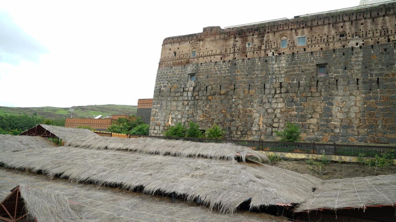 Fort Jadhavgadh -A Gadh Heritage Hotel Sasvad Екстериор снимка