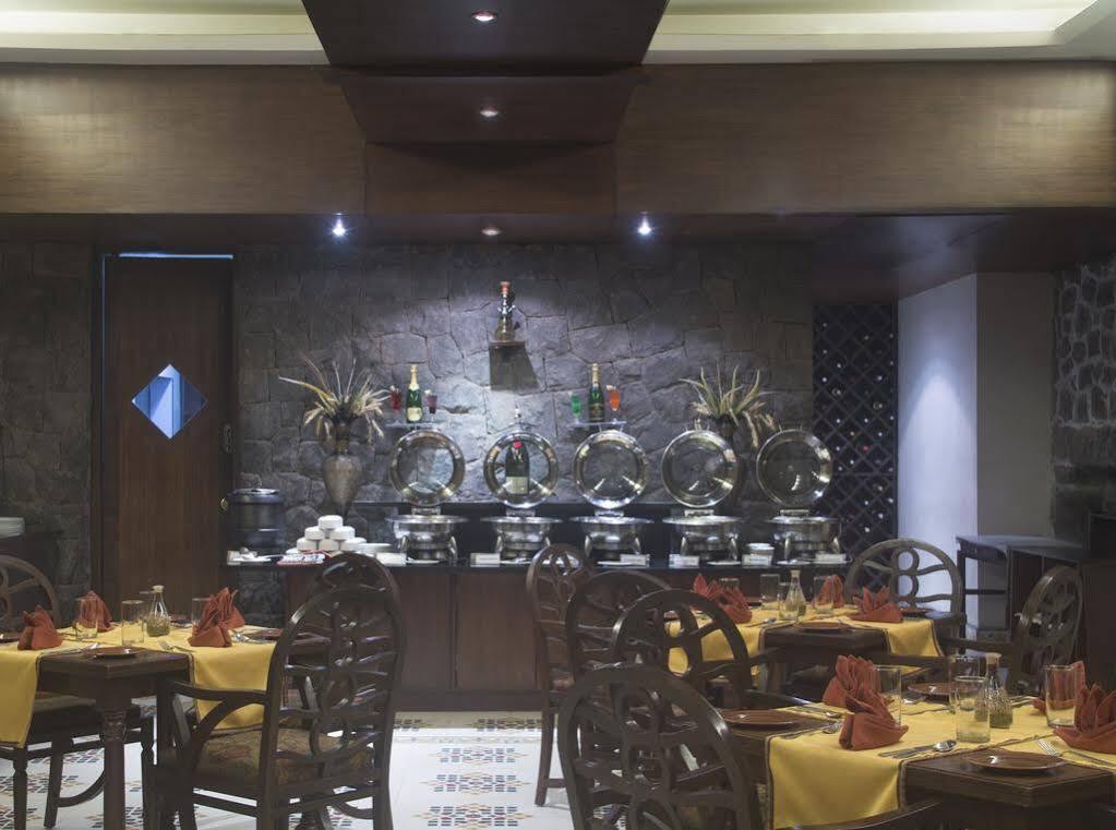 Fort Jadhavgadh -A Gadh Heritage Hotel Sasvad Екстериор снимка